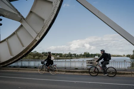 Pegasus-Bridge-vélos-Marie-Anais-Thierry-normandierando