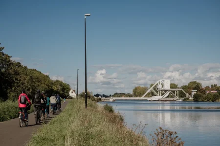 Pegasus-Bridge-vélos-Marie-Anais_Thierry-normandierando