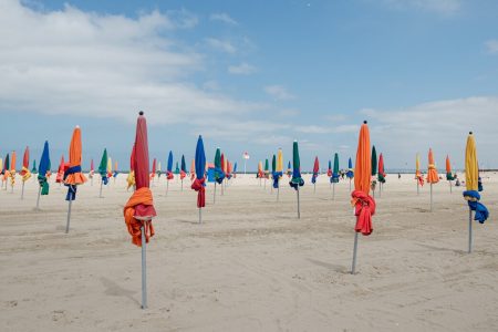 Plage et parasols de Deauville @ Marie-Anaïs Thierry