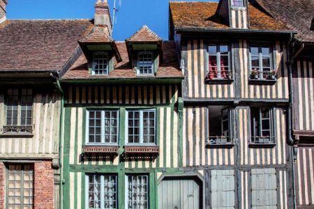 image de bâtisses à colombages à Pont l'Évêque