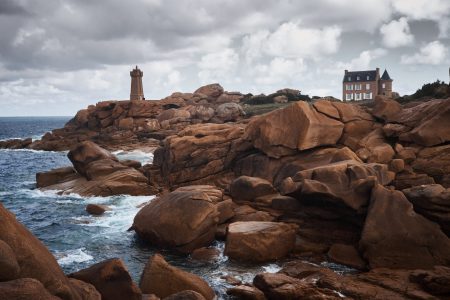 image d'une plage sur la côte de granit rose
