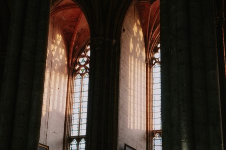 image de vitraux d'une église