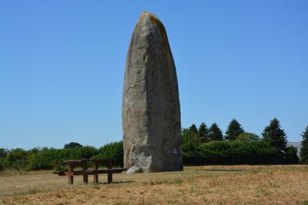 menhir du champ Dolent à Dol de Bretagne